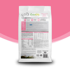 Croquettes NutriSource Pure Vita saumon et pois en gros plan, texture compacte.