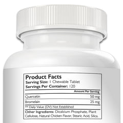 Chien heureux recevant Nutrition Strength Quercétine pour un bien-être potentiel.