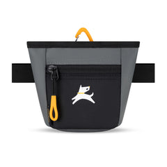 OllyDog Goodie Treat Bag autour de la ceinture pour un accès rapide aux friandises.