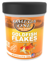 Omega One flocons poisson rouge dans bol, alimentation pratique et digeste.