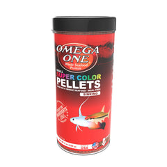 Granulés Omega One 2 mm coulants dans l’aquarium pour nourrir sans pollution.
