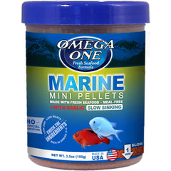 Omega One Marine Mini Pellets ail en bocal, pratique pour l’alimentation quotidienne.