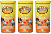Omega One pellets pour poissons rouges, bocal clair montrant couleurs vives et alimentation complète.
