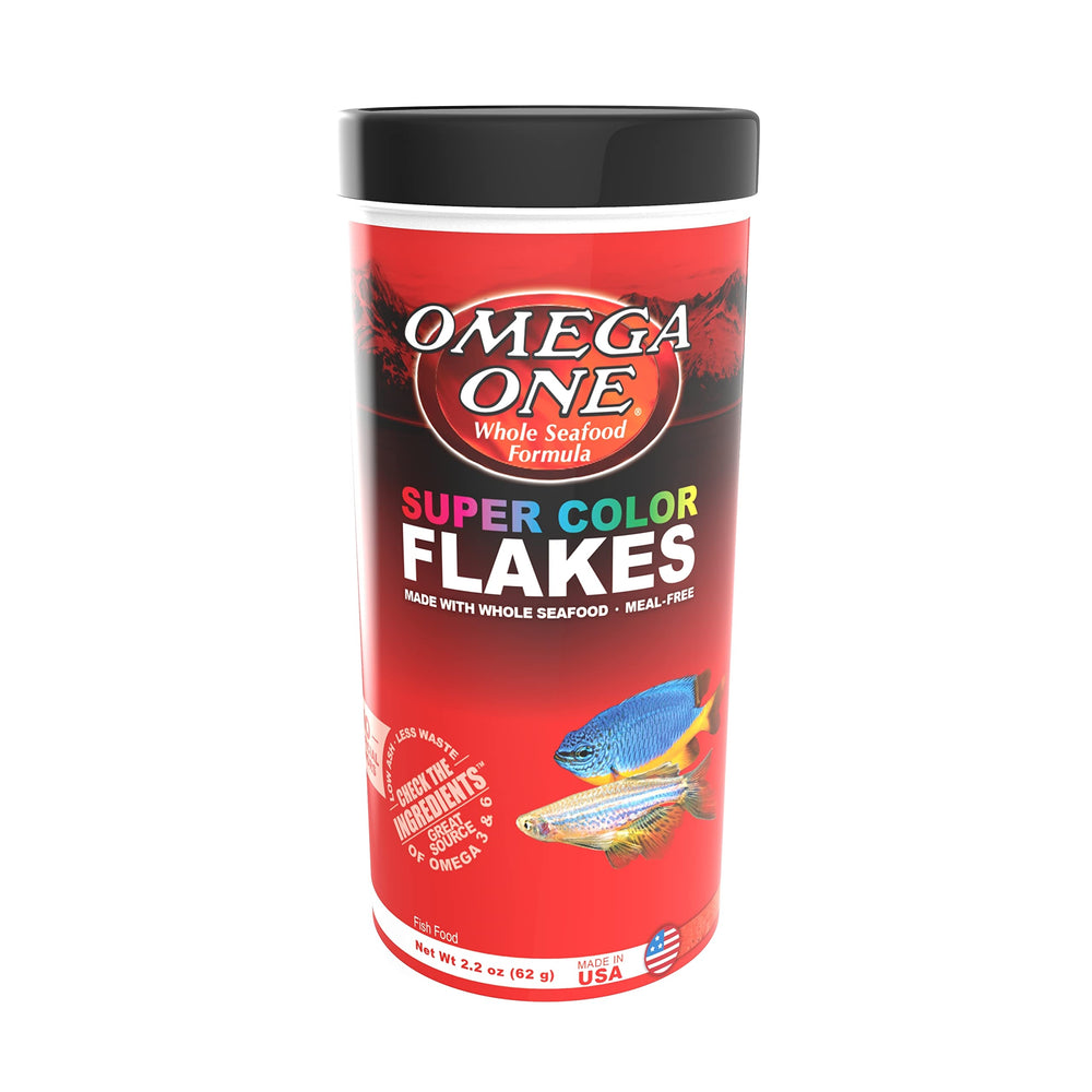 Omega One Super Color Flakes, emballage pratique pour l'alimentation des poissons.