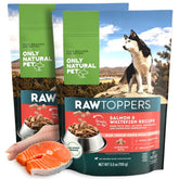 Topper cru Only Natural Pet saumon et poisson blanc en emballage, prêt à nourrir votre chien.