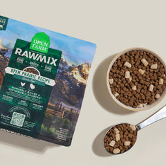 Open Farm RawMix chat – sans céréales, alimentation adaptée et riche en protéines.