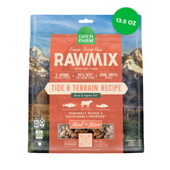 Open Farm RawMix: morceaux lyophilisés boeuf-saumon-pollock, riches en protéines.