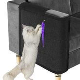 Oroonoko protège le canapé des griffures grâce au tapis sisal durable.