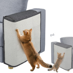 Oroonoko protège-canapé réversible en sisal naturel protégeant les griffes du canapé gris.