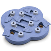 Outward Hound Hide N' Slide puzzle-visage stimulant la stimulation mentale lors du jeu.
