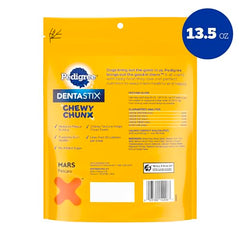 Pedigree Dentastix Chewy Chunx : chien en train de mâcher, soutien potentiel au nettoyage des dents.