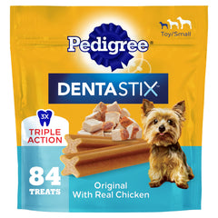 Dentastix Pedigree avec forme en X, idéal pour nettoyer les zones difficiles lors de la mastication.