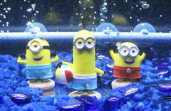 Penn-Plax Kevin: décor minion plage pour aquarium, idéal pour l’attrait visuel.
