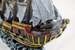 Penn-Plax Wave-Runner Bateau pirate sculpture, résine sûre pour eau douce et salée.
