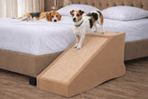 StRamp PET GEAR INC avec escalier-pente douce facilite l’accès au canapé pour chiens et chats.
