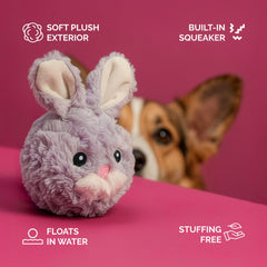 Balle peluche rose Pet Lou avec sifflet intégré, idéale pour les jeux de poursuite.