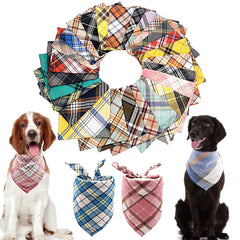 Bandana PET SHOW plaid carreaux, accessoire élégant pour vos photos d'animaux.