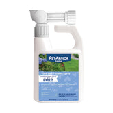 PetArmor Home Yard Spray connecté au tuyau, pulvérisation autour du périmètre.