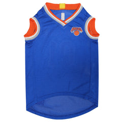 Pets First Knicks Jersey chien, vue arrière, coupe adaptée et matière légère.