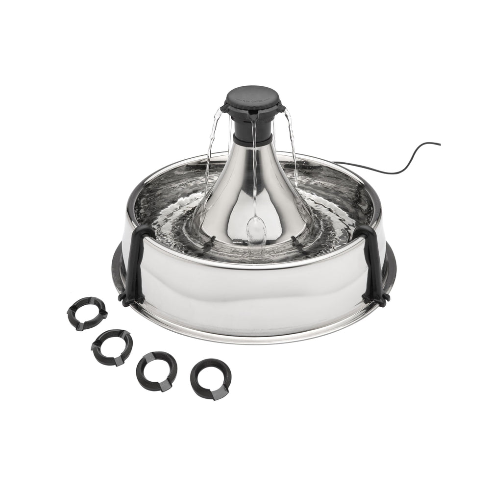Fontaine Drinkwell en inox offre un accès eau à 360 degrés pour plusieurs animaux.