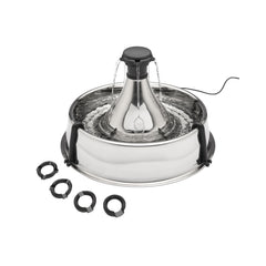 Fontaine Drinkwell en inox offre un accès eau à 360 degrés pour plusieurs animaux.