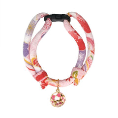 Collier PetSoKoo Quatre-Feuilles avec cloche, visibilité accrue lors des sorties.