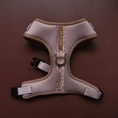 Doublure en mesh respirant PETsRUS offre ventilation et confort durant l’usage.
