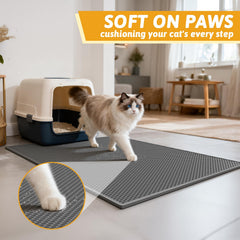 Pieviev tapis litière, douceur pour les pattes et confort du chat gris.