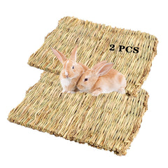 Le tapis herbe naturelle PINVNBY pour lapin, surface de repos naturelle et réconfortante.