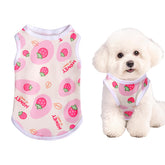 T-shirt Pistha pour chien rose avec imprimé fraises, idéal pour les sorties estivales.