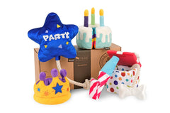 Jouets P.L.A.Y. en peluche pour chien – ensemble fête et jeux prolongés.