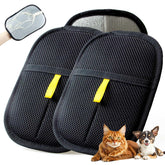 Gant POUPUA anti-poils pour chats et chiens sur canapé.