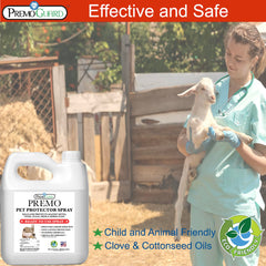 Premo Guard Spray appliqué sur le poil du chat pour prévention des parasites.