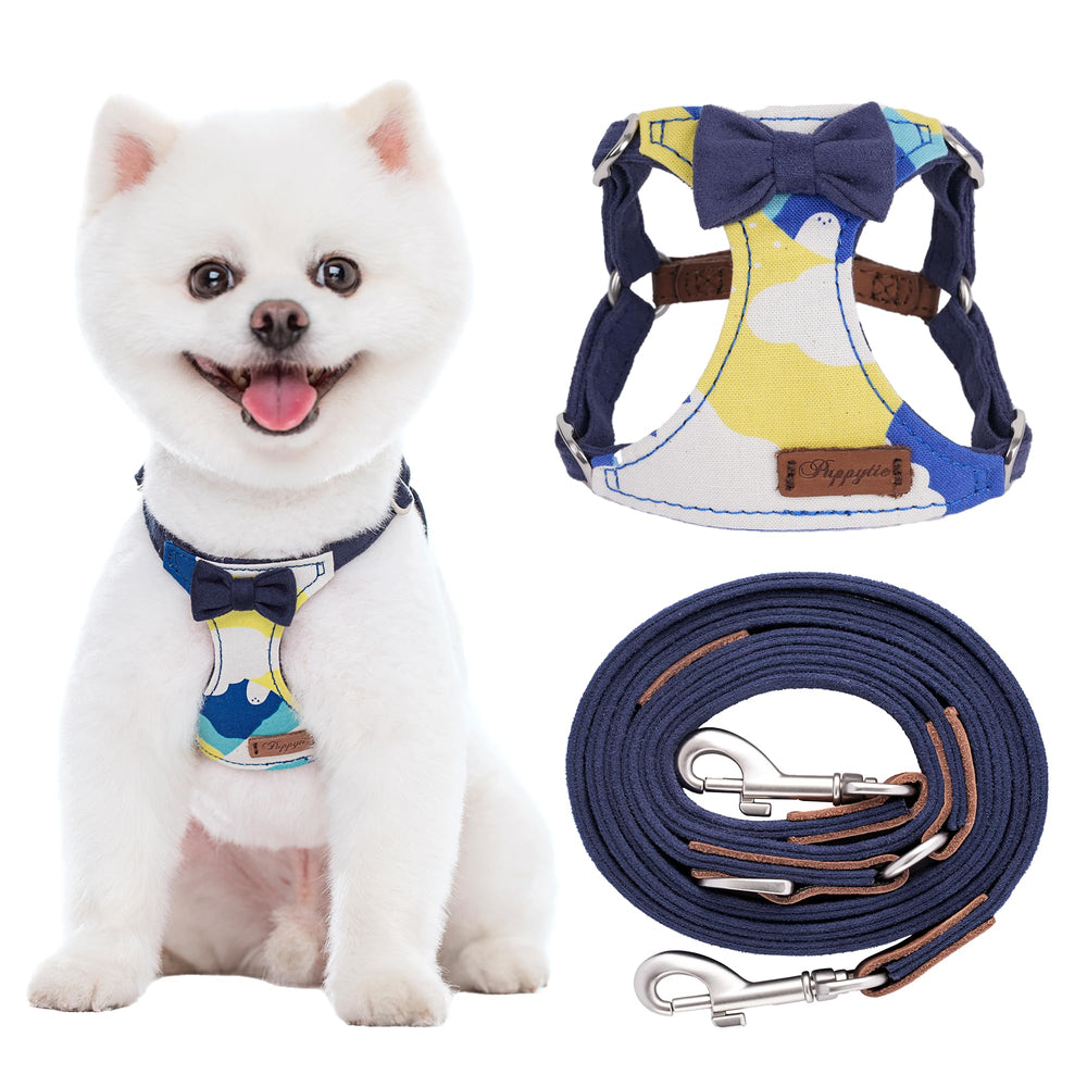 Puppytie harnais no-tirage XS bleu marine avec nœud en suède, léger et confortable pour petits chiens.