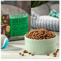 Sac Pure Balance ouvert révèle des croquettes sans céréales idéales pour chiens.