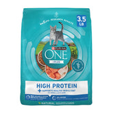 Purina ONE Plus haute-protéine au saumon, croquettes pour chats actifs.