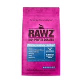 Rawz saumon et poulet déshydraté, croquettes croquantes pour chats actifs.