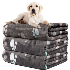 Couverture Rezutan pour chien gris avec motif patte, douceur idéale pour les câlins.