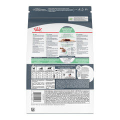 Royal Canin Digestive Care: chat dégustant croquettes-anneau pour ingestion plus lente.