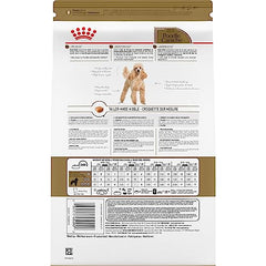 Croquettes spécialisées Royal Canin pour Caniche adulte, forme adaptée pour faciliter la mastication.