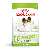Sac alimentation seche Royal Canin X-Small 8+ pret a servir.