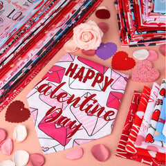 Design Saint-Valentin Sanwuta avec motifs cœur multicolores pour sorties et photos.