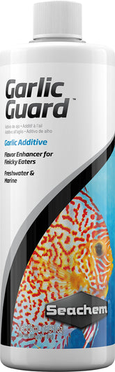 Seachem Garlic Guard : bouteille pratique pour nourrir poissons.