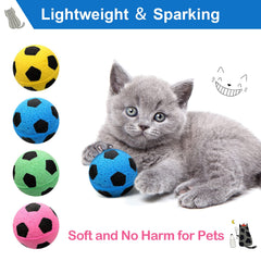 Skylety balle-chat bleu en mousse, rebondit sur les sols.