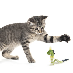 Dinosaure pendu sur meuble, SmartyKat Bendy Buddy, offre un repère de chasse ambitieux.