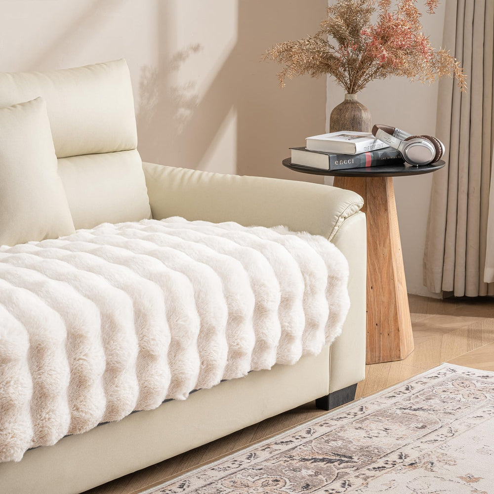 Snugglesinto tapis dodo poil long blanc-bulle, douceur luxueuse pour votre animal et votre canapé.