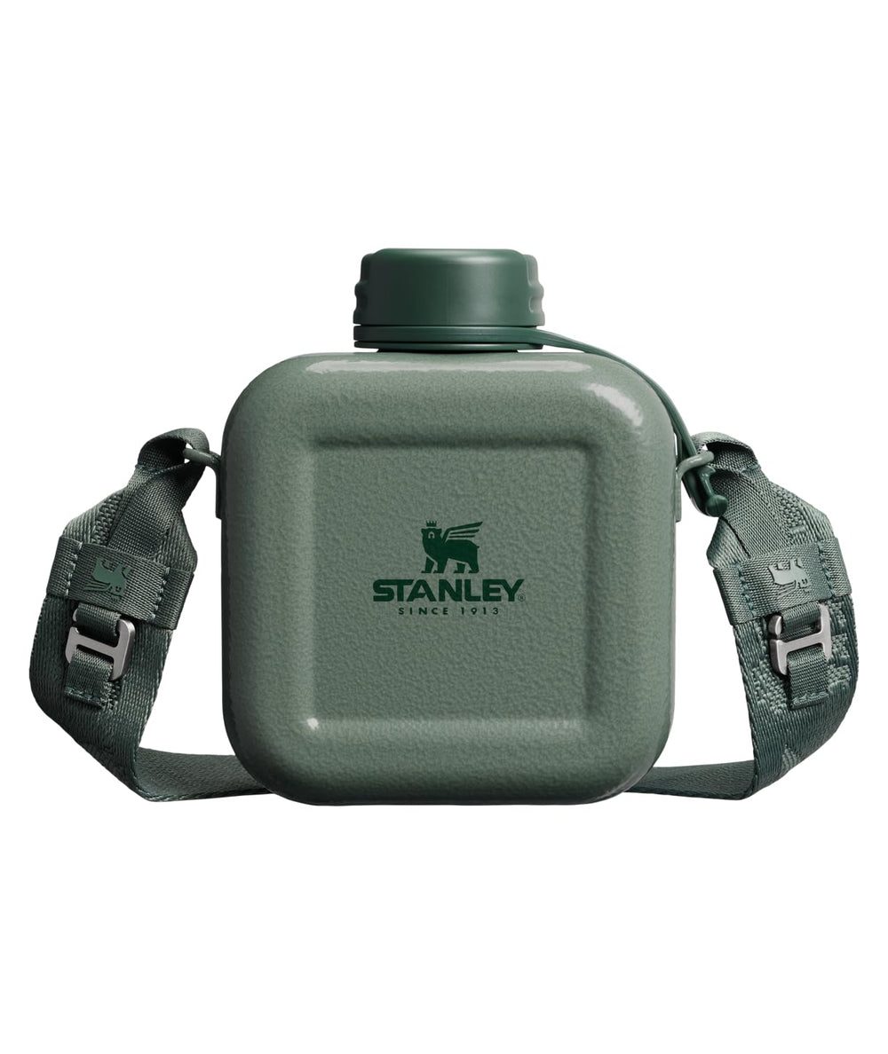 STANLEY Next x Nature Canteen 25 oz, bouteille légère idéale pour les balades.
