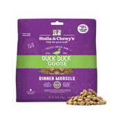 Stella & Chewy's canard cru lyophilisé, image de morsels riches en protéines pour chat.