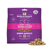 Morceaux lyophilisés Stella & Chewy's au saumon et poulet pour chat.