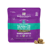 Morceaux Stella et Chewy's chat saumon-cod lyophilisés, nutrition pratique pour repas.